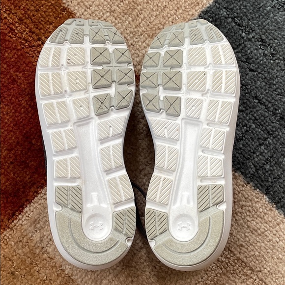 Under Armour Surge Women’s Black Running Athletic Shoes - Picture 12 of 12